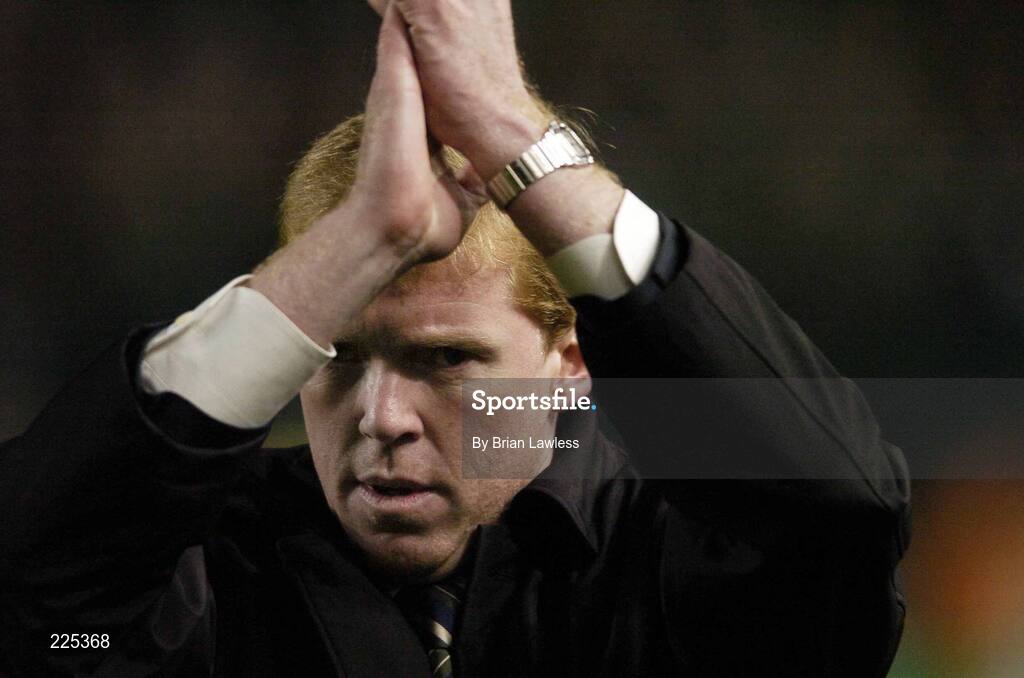 11 October 2006; Republic of Ireland manager Stephen Staunton applauds after the match. Euro 2008 Championship Qualifier, Republic of Ireland v Czech Republic, Lansdowne Road, Dublin. Picture credit: Brian Lawless / SPORTSFILE