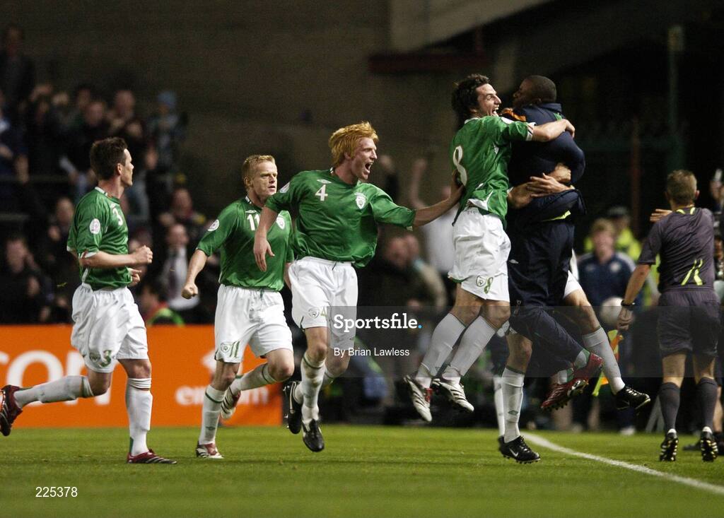 11 October 2006; Republic of Ireland players, from left, Steve Finnan, Damien Duff, Paul McShane, Jonathan Douglas, and Clinton Morrison celebrate team-mate Kevin Kilbane's goal. Euro 2008 Championship Qualifier, Republic of Ireland v Czech Republic, Lansdowne Road, Dublin. Picture credit: Brian Lawless / SPORTSFILE