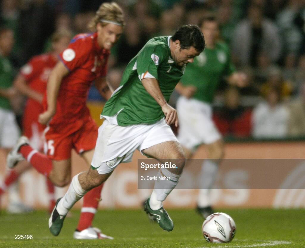 11 October 2006; Andy Reid, Republic of Ireland. Euro 2008 Championship Qualifier, Republic of Ireland v Czech Republic, Lansdowne Road, Dublin. Picture credit: David Maher / SPORTSFILE