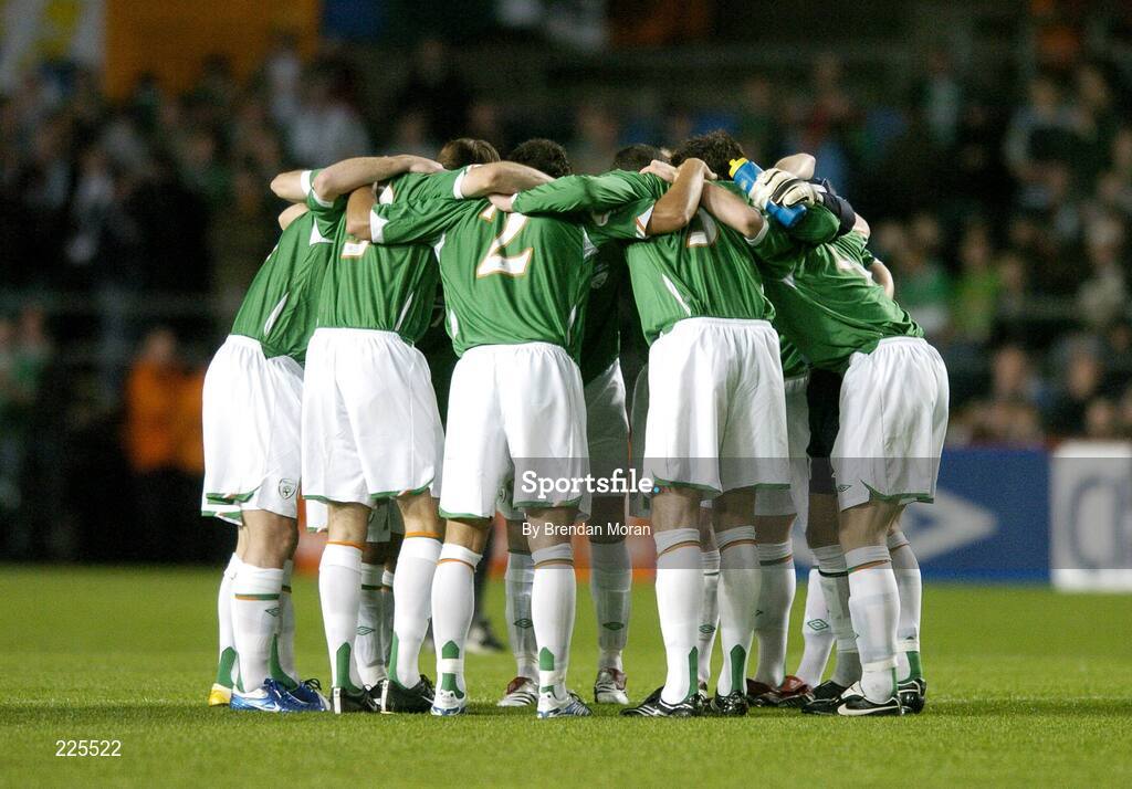 11 October 2006; The Republic of Ireland team gather together in a huddle before the game. Euro 2008 Championship Qualifier, Republic of Ireland v Czech Republic, Lansdowne Road, Dublin. Picture credit: Brendan Moran / SPORTSFILE
