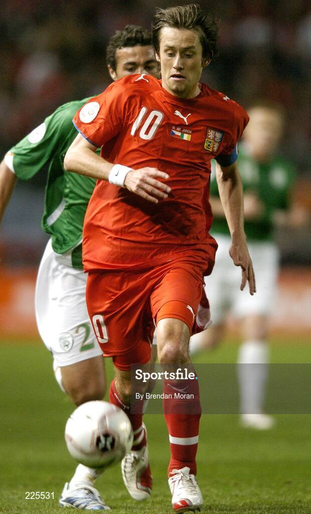 11 October 2006; Tomas Rosicky, Czech Republic, in action against Stephen Kelly, Republic of Ireland. Euro 2008 Championship Qualifier, Republic of Ireland v Czech Republic, Lansdowne Road, Dublin. Picture credit: Brendan Moran / SPORTSFILE