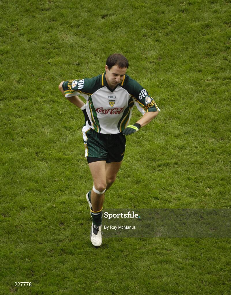 5 November 2006; Tadhg Kennelly, Ireland, leaves the field injured. Coca-Cola International Rules Series 2006, Second Test, Ireland v Australia, Croke Park, Dublin. Picture credit: Ray McManus / SPORTSFILE