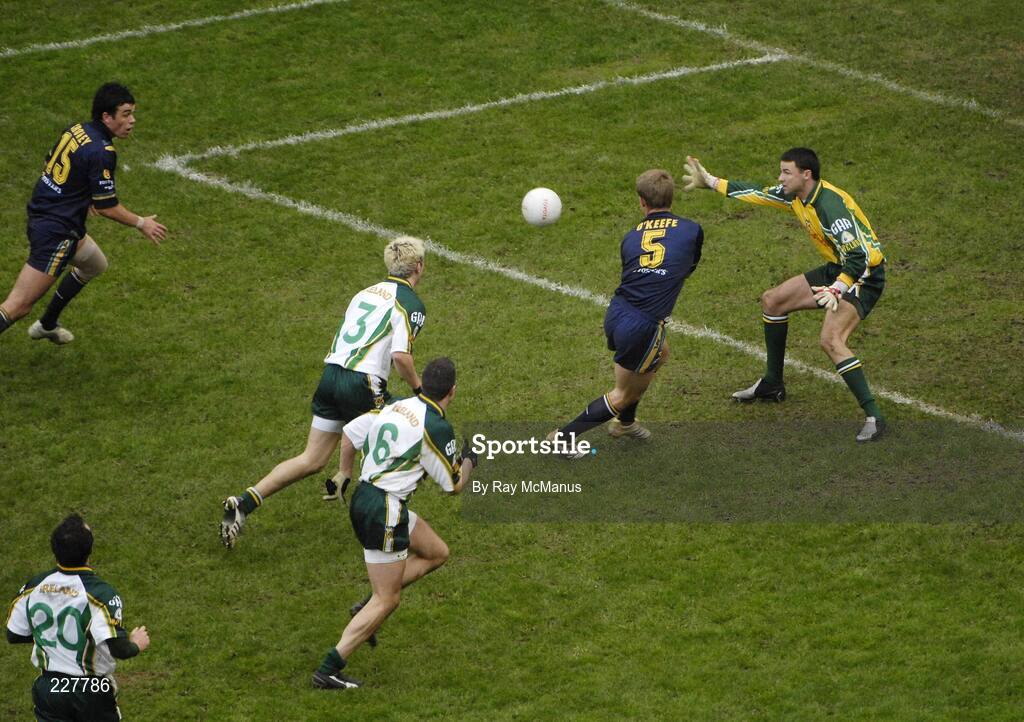 5 November 2006; Ryan O'Keeffe passes the ball to his Australian team-mate Ryan Crowley who beat Irish goalkeeper Alan Quirke to score a goal. Coca-Cola International Rules Series 2006, Second Test, Ireland v Australia, Croke Park, Dublin. Picture credit: Ray McManus / SPORTSFILE