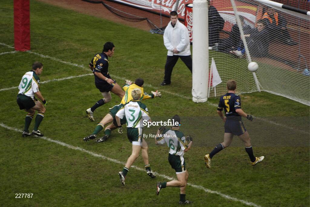 5 November 2006; Ryan Crowley beats the Irish goalkeeper Alan Quirke to score a goal for Australia. Coca-Cola International Rules Series 2006, Second Test, Ireland v Australia, Croke Park, Dublin. Picture credit: Ray McManus / SPORTSFILE
