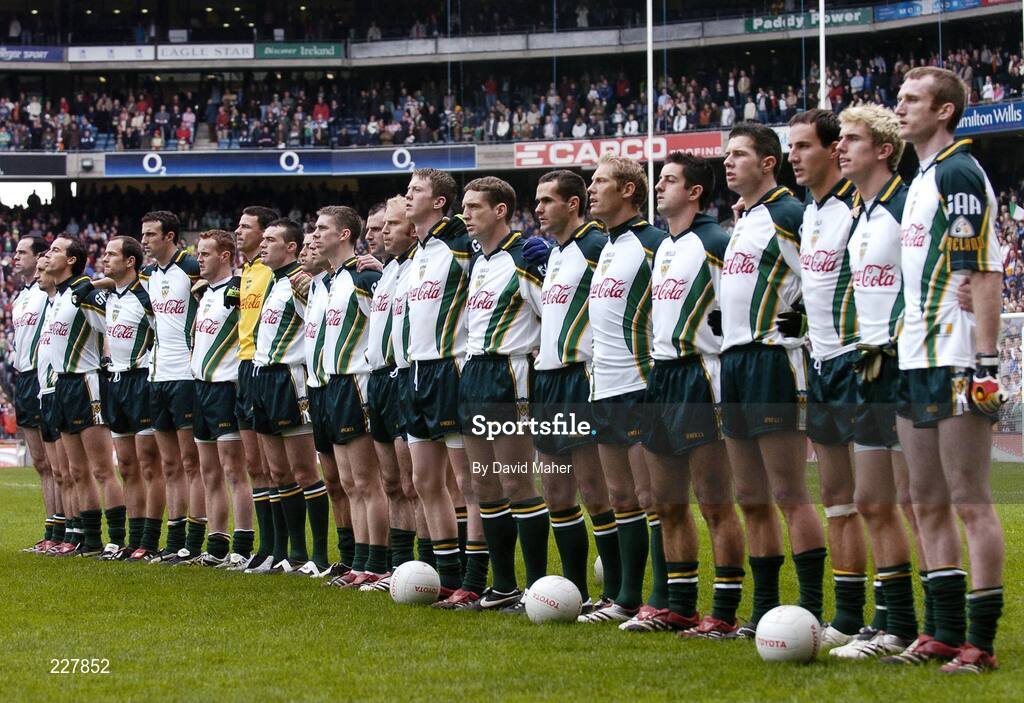 5 November 2006; Ireland team stand together during the national anthem. Coca-Cola International Rules Series 2006, Second Test, Ireland v Australia, Croke Park, Dublin. Picture credit: David Maher / SPORTSFILE