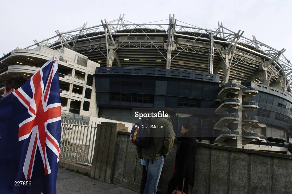 5 November 2006; An Australian supporter carries a flag outside croke park. Coca-Cola International Rules Series 2006, Second Test, Ireland v Australia, Croke Park, Dublin. Picture credit: David Maher / SPORTSFILE