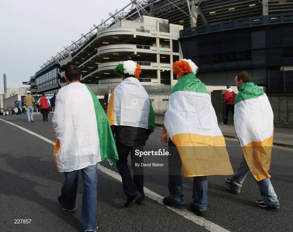 5 November 2006; Ireland supporters outside Croke Park. Coca-Cola International Rules Series 2006, Second Test, Ireland v Australia, Croke Park, Dublin. Picture credit: David Maher / SPORTSFILE