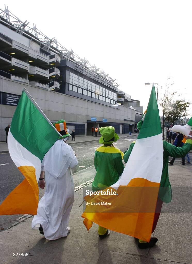 5 November 2006; Ireland supporters outside Croke Park. Coca-Cola International Rules Series 2006, Second Test, Ireland v Australia, Croke Park, Dublin. Picture credit: David Maher / SPORTSFILE