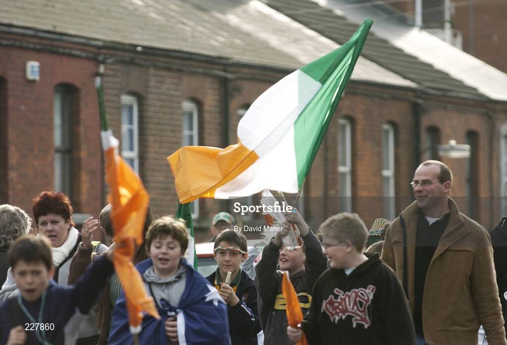 5 November 2006; Ireland supporters outside Croke Park. Coca-Cola International Rules Series 2006, Second Test, Ireland v Australia, Croke Park, Dublin. Picture credit: David Maher / SPORTSFILE