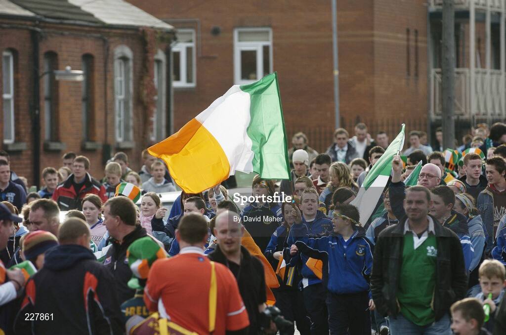 5 November 2006; Ireland supporters arriving outside Croke Park. Coca-Cola International Rules Series 2006, Second Test, Ireland v Australia, Croke Park, Dublin. Picture credit: David Maher / SPORTSFILE