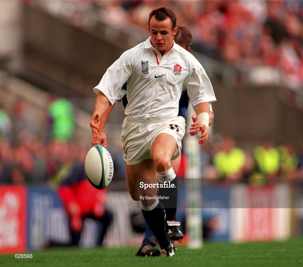 2 October 1999; Austin Healey of England during the Rugby World Cup Pool B match between England and Italy at Twickenham Stadium in London, England. Photo by David Maher/Sportsfile