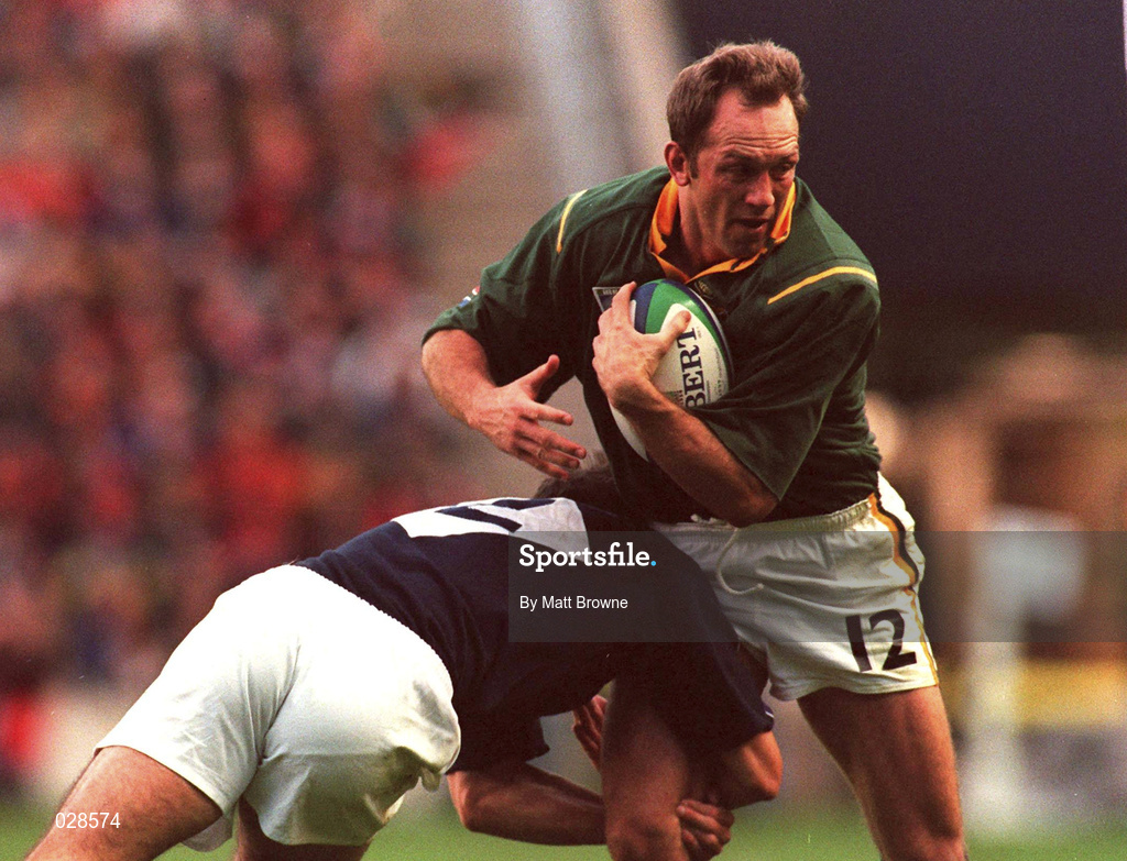 3 October 1999; Brendan Venter of South Africa is tackled by John Leslie of Scotland during the Rugby World Cup Pool A match between Scotland and South Africa at Murrayfield Stadium in Edinburgh, Scotland. Photo by Matt Browne/Sportsfile