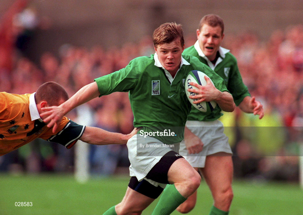 10 October 1999; Brian O'Driscoll of Ireland in action against Ben Tune of Australia during the Rugby World Cup Pool E match between Ireland and Australia at Lansdowne Road in Dublin. Photo by Brendan Moran/Sportsfile