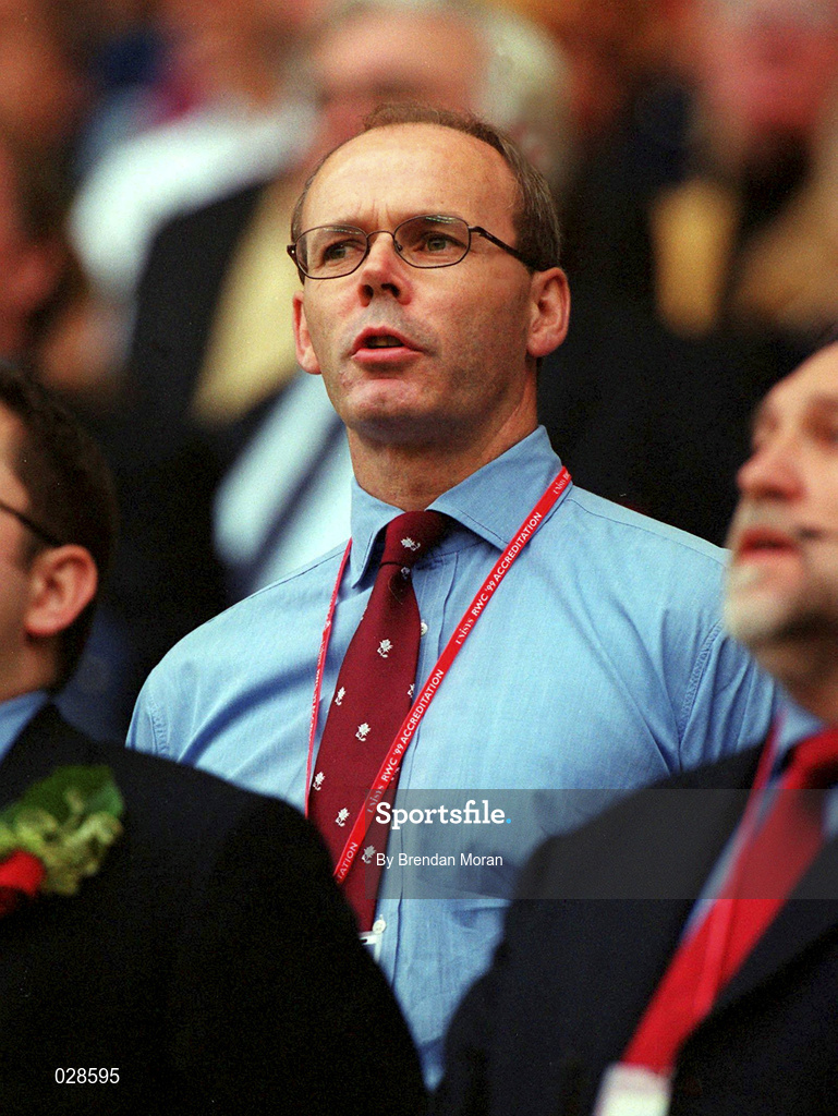 9 October 1999; England head coach Clive Woodward during the Rugby World Cup match between England and New Zealand at Twickenham Stadium in London, England. Photo by Brendan Moran/Sportsfile