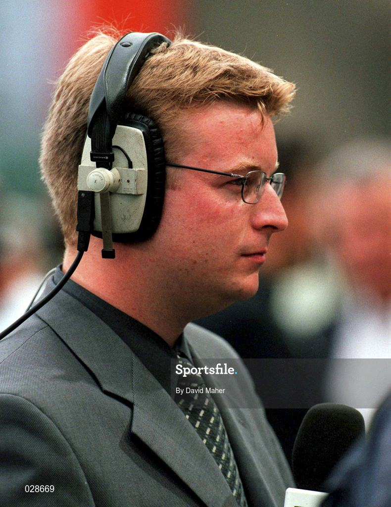 1 September 1999; RTE presenter Darragh Maloney during the UEFA European Championships Qualifier match between Republic of Ireland and Yugoslavia at Lansdowne Road in Dublin. Photo by David Maher/Sportsfile