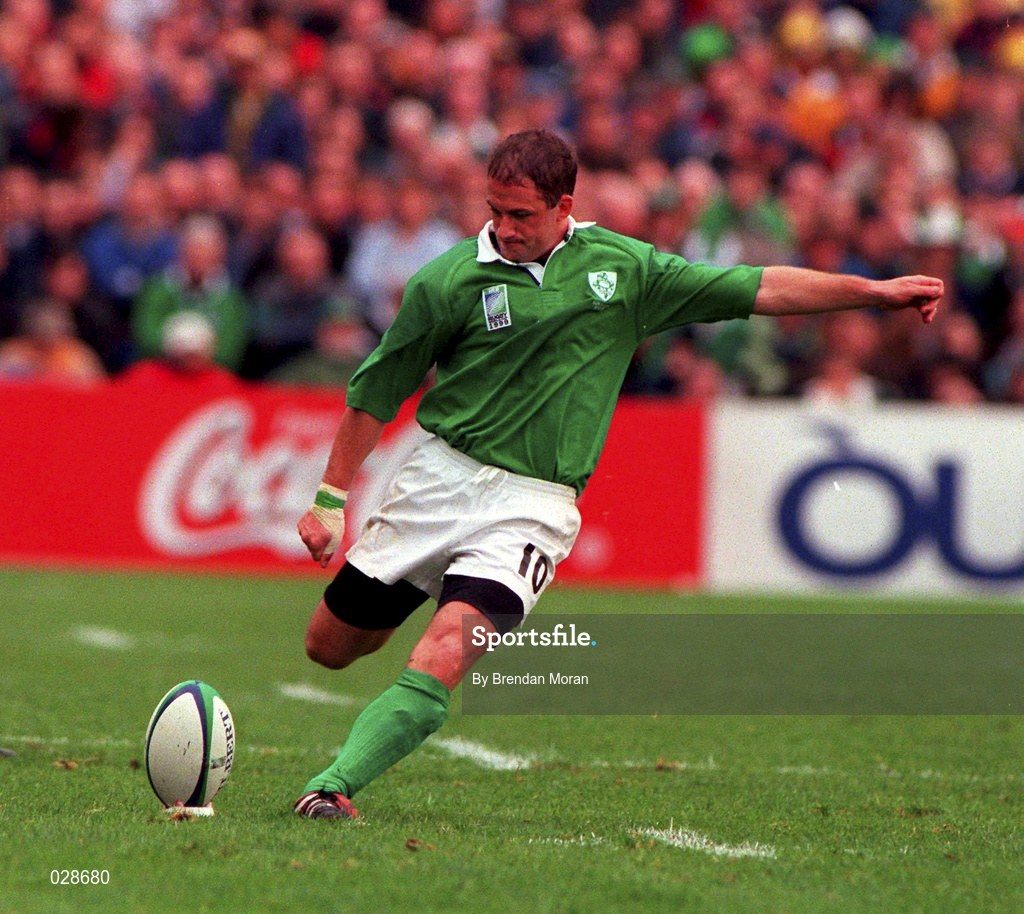 10 October 1999; David Humphreys of Ireland during the Rugby World Cup Pool E match between Ireland and Australia at Lansdowne Road in Dublin. Photo by Brendan Moran/Sportsfile