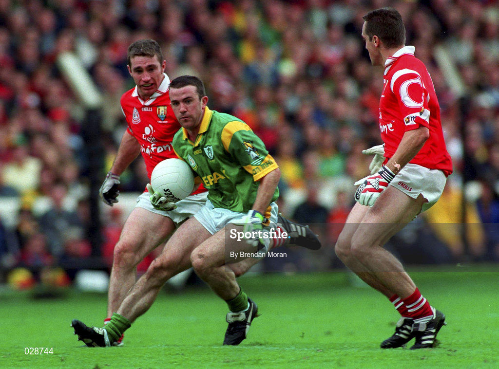 26 September 1999; Evan Kelly of Meath in action against Eoin Sexton, left, and Ciaran O'Sullivan of Cork during the GAA Football All-Ireland Senior Championship Final match between Meath and Cork at Croke Park in Dublin. Photo by Brendan Moran/Sportsfile
