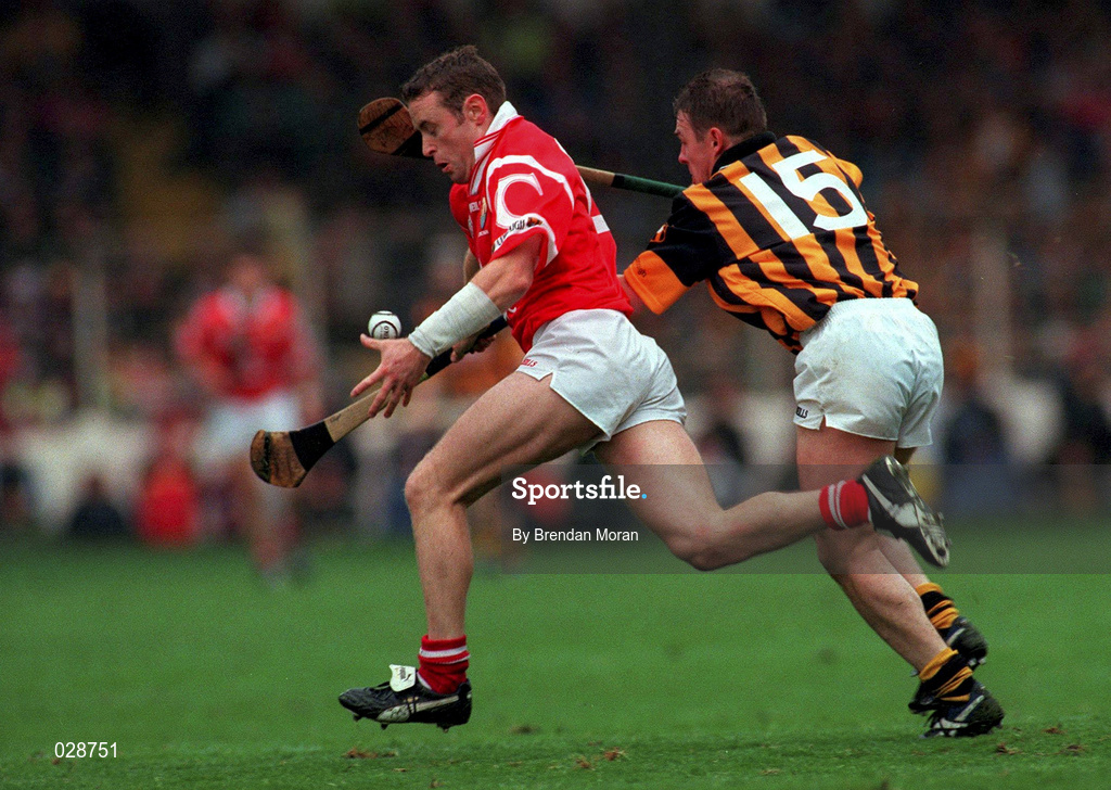 12 September 1999; Fergal Ryan, Cork, in action against Charlie Carter, Kilkenny. All Ireland Senior Hurling Championship Final, Croke Park, Dublin. Picture credit; Brendan Moran/SPORTSFILE
