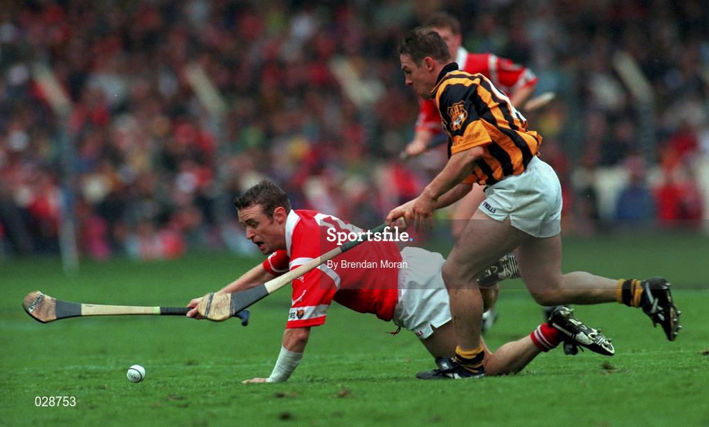 12 September 1999; Fergal Ryan, Cork, in action against Charlie Carter, Kilkenny. All Ireland Senior Hurling Championship Final, Croke Park, Dublin. Picture credit; Brendan Moran/SPORTSFILE