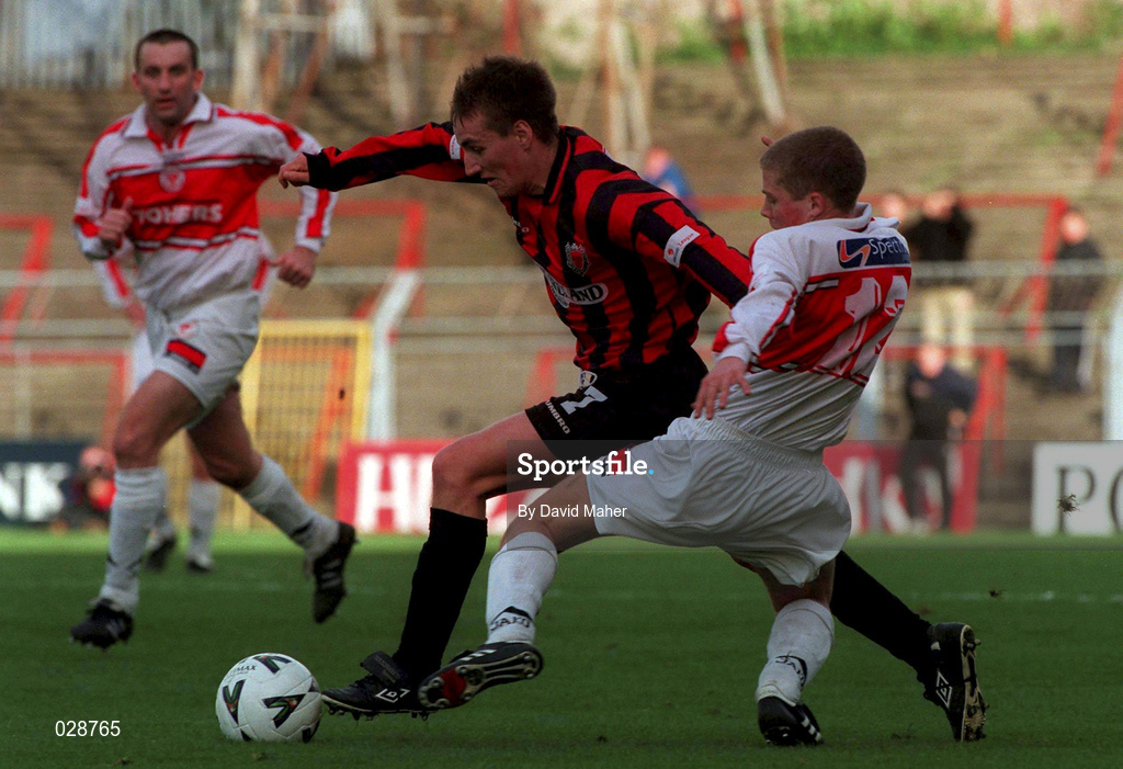 31 October 1999; Gareth O'Connor of Bohemians in action against Johnny Davey of Sligo Rovers during the Eircom League Premier Division match between Bohemians and Sligo Rovers at Dalymount Park in Dublin. Photo by David Maher/Sportsfile
