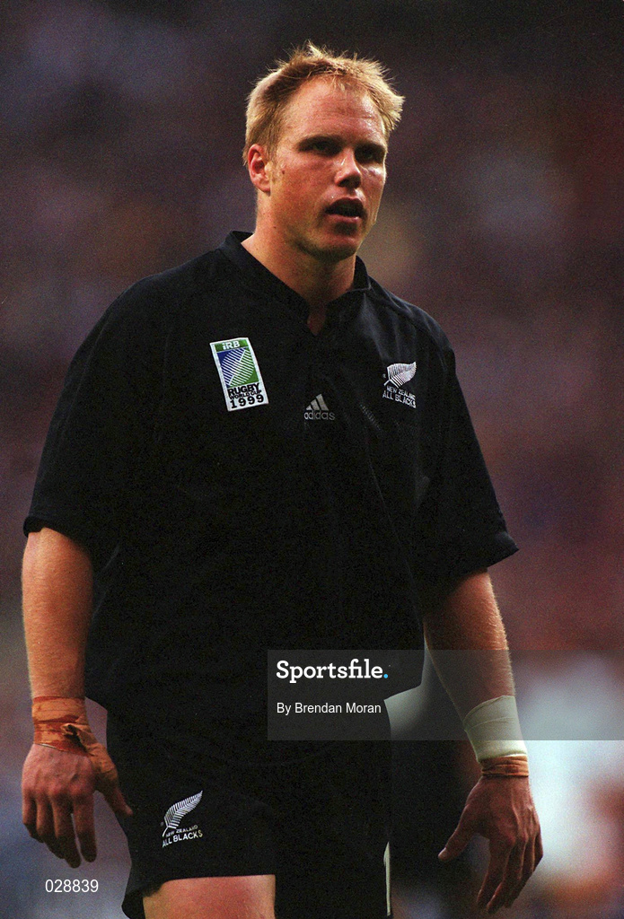 9 October 1999; Jeff Wilson of New Zealand during the Rugby World Cup match between England and New Zealand at Twickenham Stadium in London, England. Photo by Brendan Moran/Sportsfile