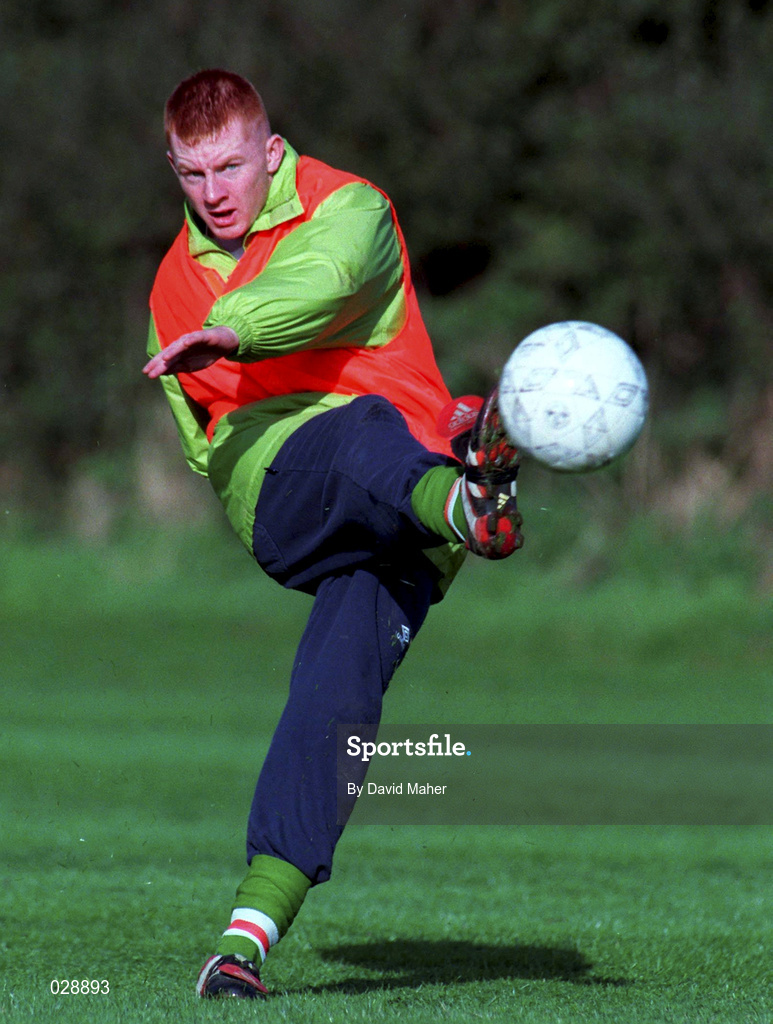 29 October 1999; Keith Grayson during a Republic of Ireland U16 squad training session in Dublin. Photo by David Maher/Sportsfile