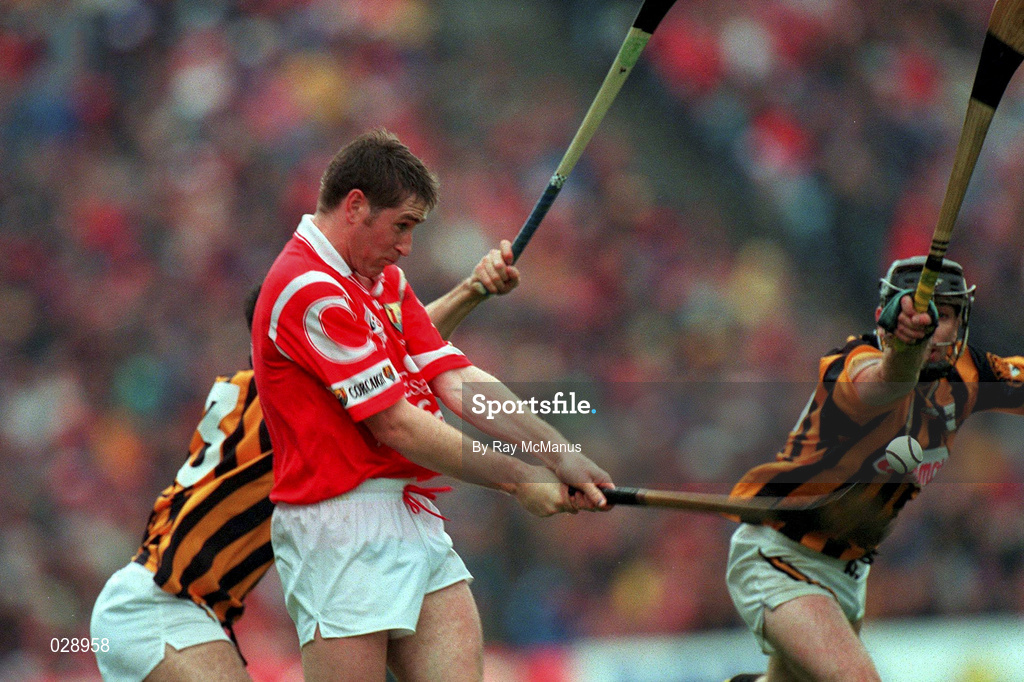 12 September 1999; Mark Landers, Cork, in action against Ken O'Shea, left, and DJ Carey, Kilkenny. All Ireland Senior Hurling Championship Final, Croke Park, Dublin. Picture credit; Ray McManus/SPORTSFILE