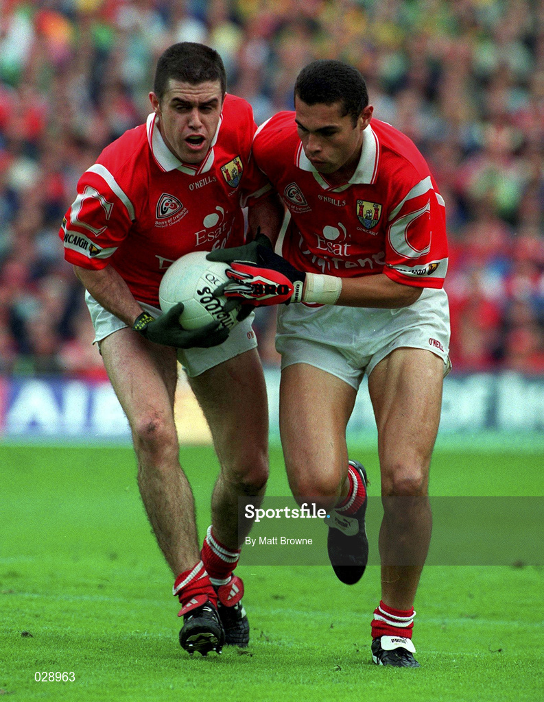 26 September 1999; Martin Cronin, left, and Sean Og O'hAilpin of Cork compete for the same ball during the GAA Football All-Ireland Senior Championship Final match between Meath and Cork at Croke Park in Dublin. Photo by Matt Browne/Sportsfile
