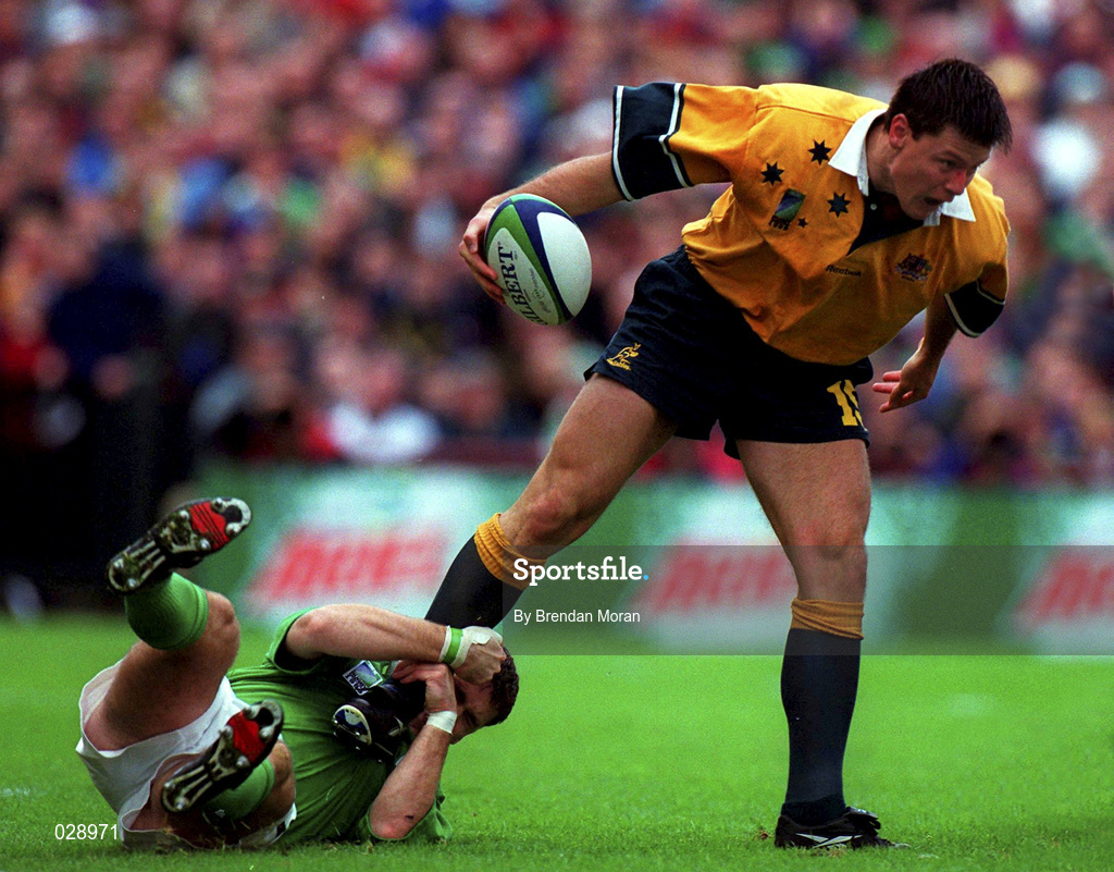 10 October 1999; Matt Burke of Australia is tackled by Tom Tierney of Ireland during the Rugby World Cup Pool E match between Ireland and Australia at Lansdowne Road in Dublin. Photo by Brendan Moran/Sportsfile
