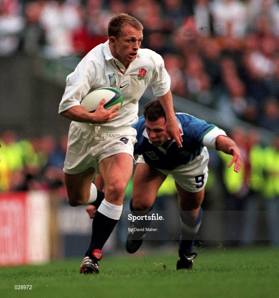 2 October 1999; Matt Dawson of England during the Rugby World Cup Pool B match between England and Italy at Twickenham Stadium in London, England. Photo by David Maher/Sportsfile