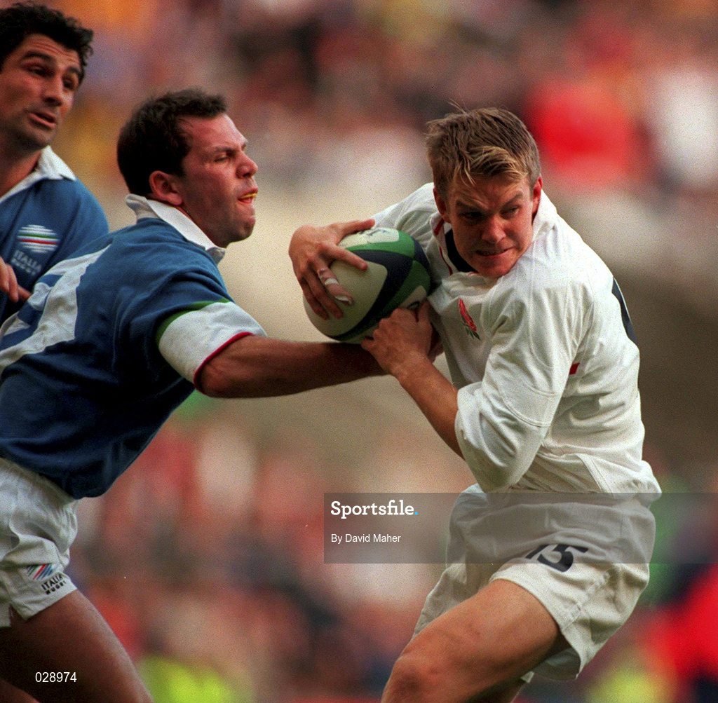 2 October 1999; Matt Perry of England during the Rugby World Cup Pool B match between England and Italy at Twickenham Stadium in London, England. Photo by David Maher/Sportsfile
