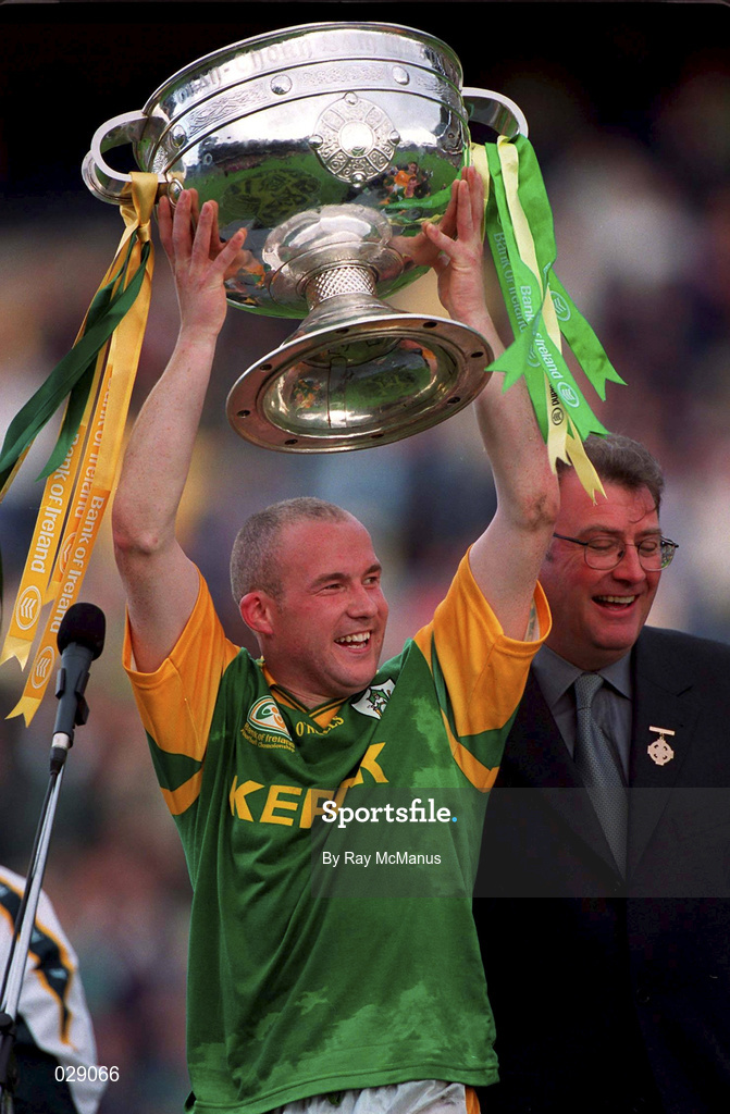 26 September 1999; Ollie Murphy of Meath lifts the Sam Maguire Cup following the GAA Football All-Ireland Senior Championship Final match between Meath and Cork at Croke Park in Dublin. Photo by Ray McManus/Sportsfile