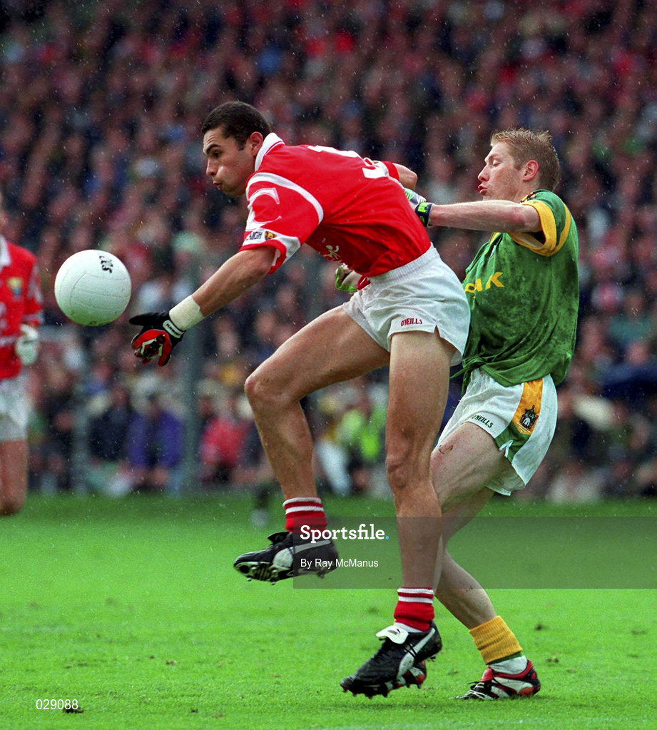 26 September 1999; Séan Og O'hAilpín of Cork in action against Graham Geraghty of Meath during the GAA Football All-Ireland Senior Championship Final match between Meath and Cork at Croke Park in Dublin. Photo by Ray McManus/Sportsfile