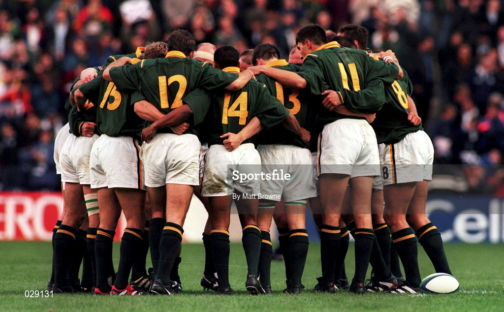 3 October 1999; South Africa, 1999 Rugby World Cup, Murrayfield, Edinburgh. Picture credit; Matt Browne/SPORTSFILE *** Local Caption *** 3 October 1999; South Africa players huddle prior to the Rugby World Cup Pool A match between Scotland and South Africa at Murrayfield Stadium in Edinburgh, Scotland. Photo by Matt Browne/Sportsfile