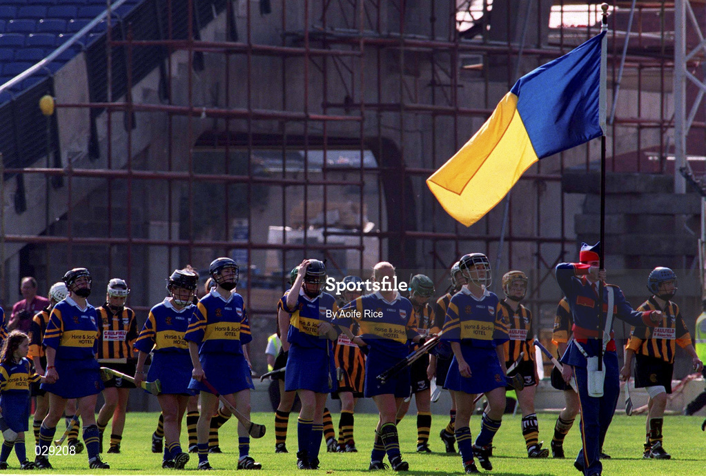 5 September 1999; Both sides parade prior to the Bórd na Gaeilge All-Ireland Senior Camogie Championship Final between Tipperary and Kilkenny at Croke Park in Dublin. Photo by Aoife Rice/Sportsfile