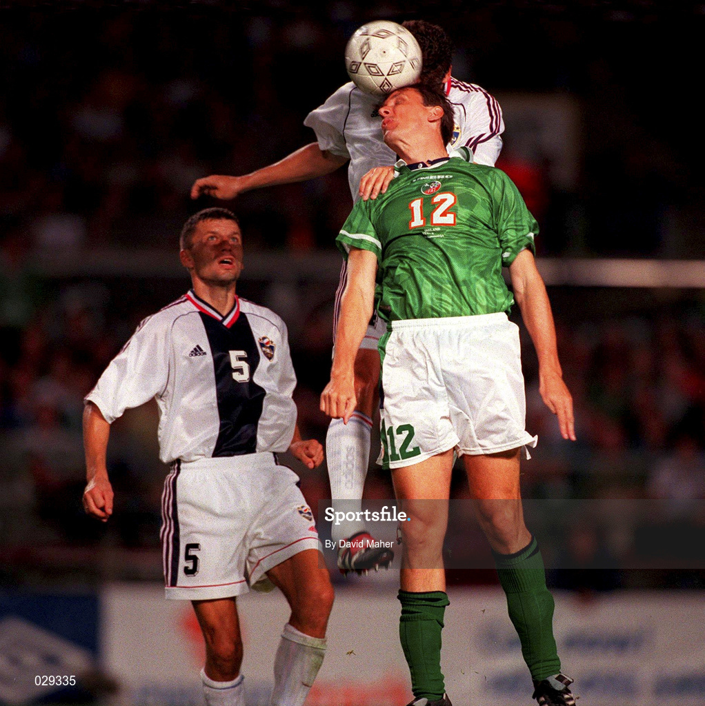1 September 1999; Tony Cascarino of Ireland in action against Miroslav Dukic of Yugoslavia during the UEFA European Championships Qualifier match between Republic of Ireland and Yugoslavia at Lansdowne Road in Dublin. Photo by David Maher/Sportsfile