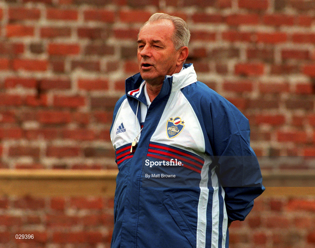 31 August 1999; Head coach Vujadin Boskov during a Yugoslavia Training Session at Belfield Park in Dublin. Photo by Matt Browne/Sportsfile