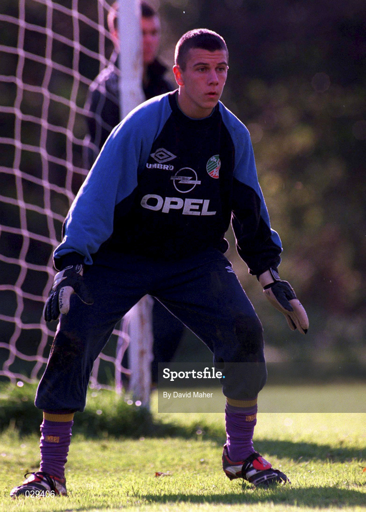 29 October 1999; Wayne Henderson during a Republic of Ireland U16 squad training session in Dublin. Photo by David Maher/Sportsfile