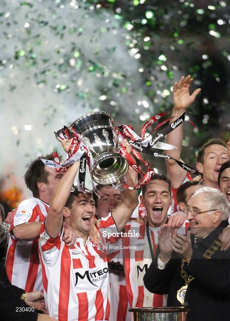 3 December 2006; Derry City captain Peter Hutton lifts the cup. FAI Carlsberg Senior Challenge Cup Final, Derry City v St Patrick's Athletic, Lansdowne Road, Dublin. Picture credit: Brian Lawless / SPORTSFILE