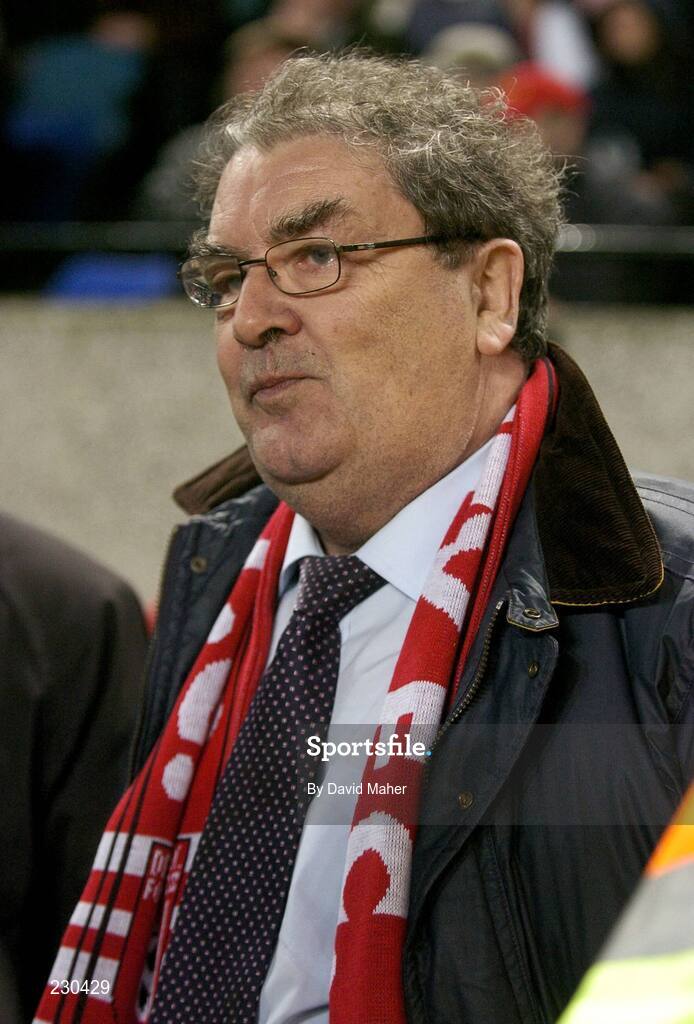 3 December 2006; John Hume MP, watches on at the end of the game as Derry City celebrate victory. FAI Carlsberg Senior Challenge Cup Final, Derry City v St Patrick's Athletic, Lansdowne Road, Dublin. Picture credit: David Maher / SPORTSFILE