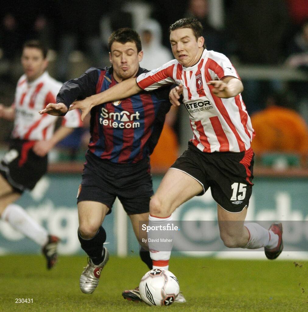 3 December 2006; Kevin Deery, Derry City, in action against John Frost, St Patrick's Athletic. FAI Carlsberg Senior Challenge Cup Final, Derry City v St Patrick's Athletic, Lansdowne Road, Dublin. Picture credit: David Maher / SPORTSFILE