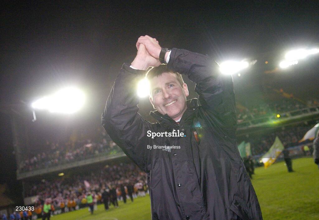 3 December 2006; Derry City manager Stephen Kenny applauds the fans after the match. FAI Carlsberg Senior Challenge Cup Final, Derry City v St Patrick's Athletic, Lansdowne Road, Dublin. Picture credit: Brian Lawless / SPORTSFILE