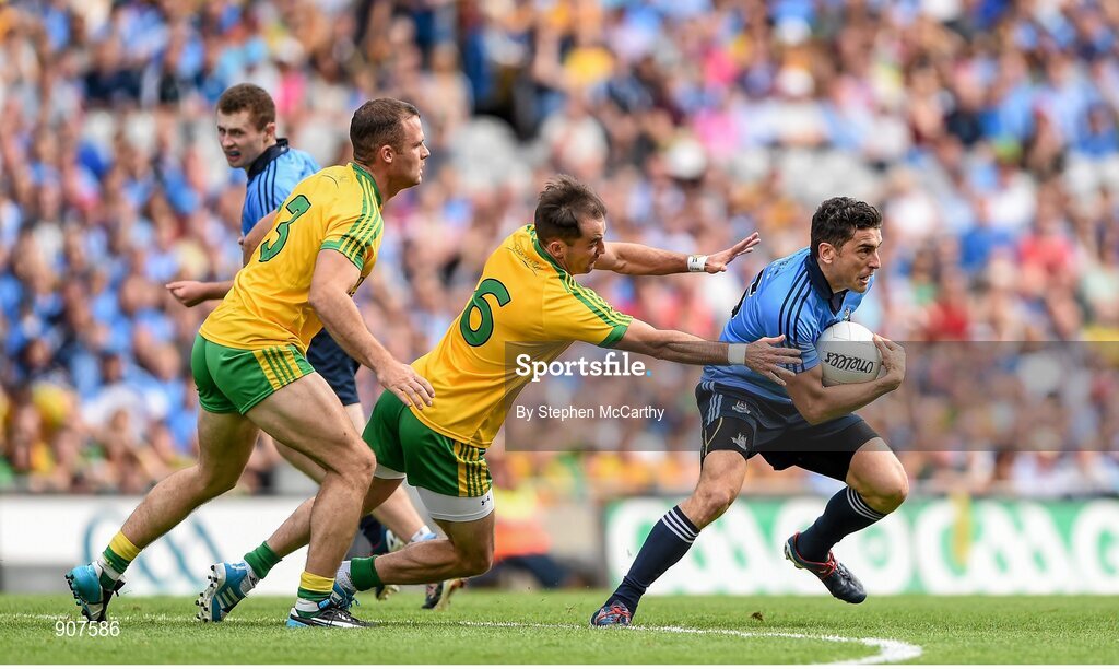 31 August 2014; Bernard Brogan, Dublin, in action against Karl Lacey, Donegal. GAA Football All Ireland Senior Championship, Semi-Final, Dublin v Donegal, Croke Park, Dublin. Picture credit: Stephen McCarthy / SPORTSFILE