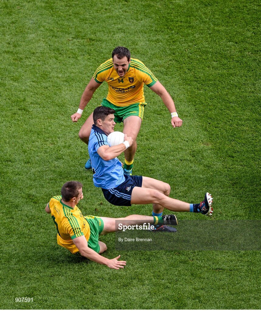 31 August 2014; Diarmuid Connolly, Dublin, in action against Leo McLoone, left, and Michael Murphy, Donegal. GAA Football All Ireland Senior Championship, Semi-Final, Dublin v Donegal, Croke Park, Dublin. Picture credit: Dáire Brennan / SPORTSFILE