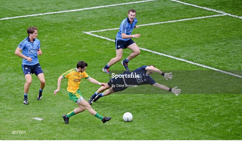 31 August 2014; Ryan McHugh, Donegal, scores his side's first goal, past Dublin goalkeeper Stephen Cluxton. GAA Football All Ireland Senior Championship, Semi-Final, Dublin v Donegal, Croke Park, Dublin. Picture credit: Dáire Brennan / SPORTSFILE