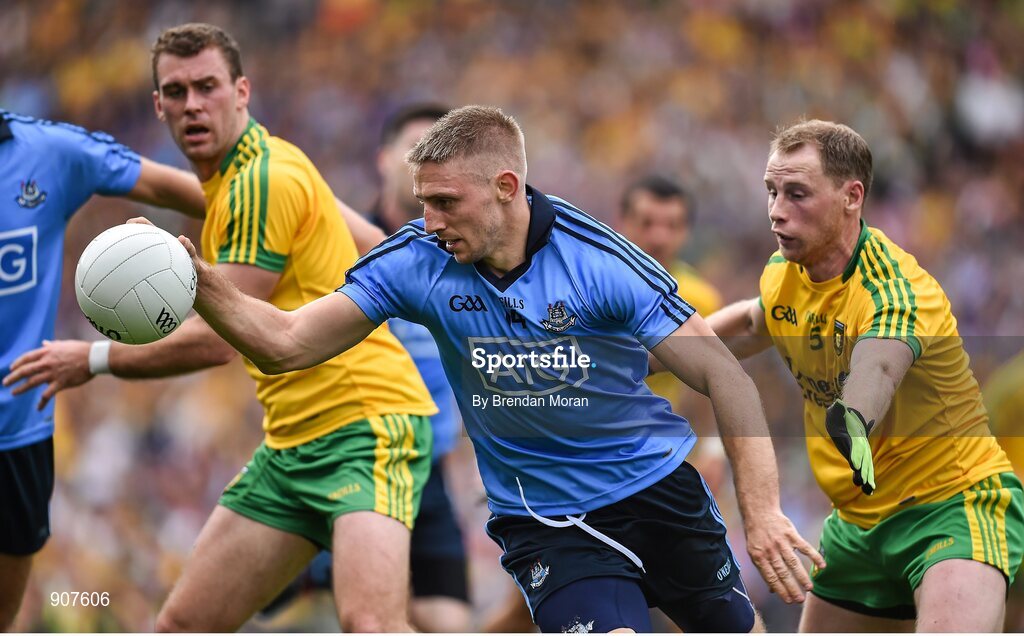 31 August 2014; Eoghan O'Gara, Dublin, in action against Anthony Thompson, Donegal. GAA Football All Ireland Senior Championship, Semi-Final, Dublin v Donegal, Croke Park, Dublin. Picture credit: Brendan Moran / SPORTSFILE