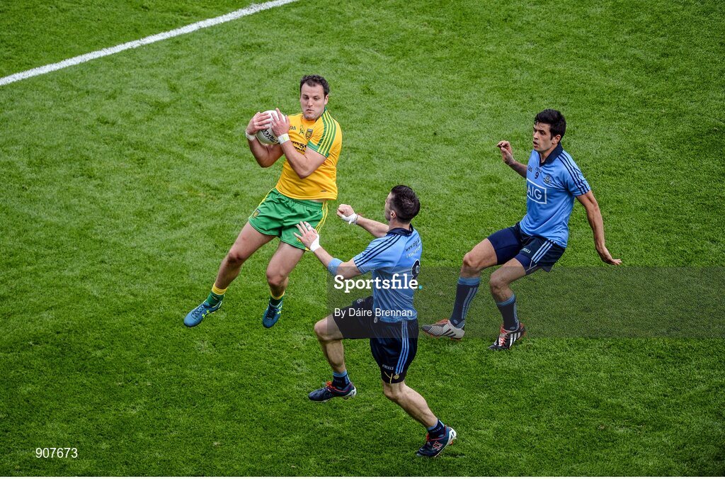 31 August 2014; Michael Murphy, Donegal, in action against Michael Darragh Macauley, left, and Cian O'Sullivan, Dublin. GAA Football All Ireland Senior Championship, Semi-Final, Dublin v Donegal, Croke Park, Dublin. Picture credit: Dáire Brennan / SPORTSFILE