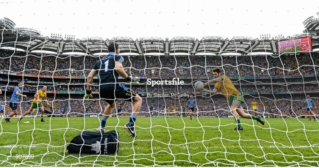 31 August 2014; Ryan McHugh, Donegal, scores his side's second goal past Dublin goalkeeper Stephen Cluxton. GAA Football All Ireland Senior Championship, Semi-Final, Dublin v Donegal, Croke Park, Dublin. Picture credit: Stephen McCarthy / SPORTSFILE