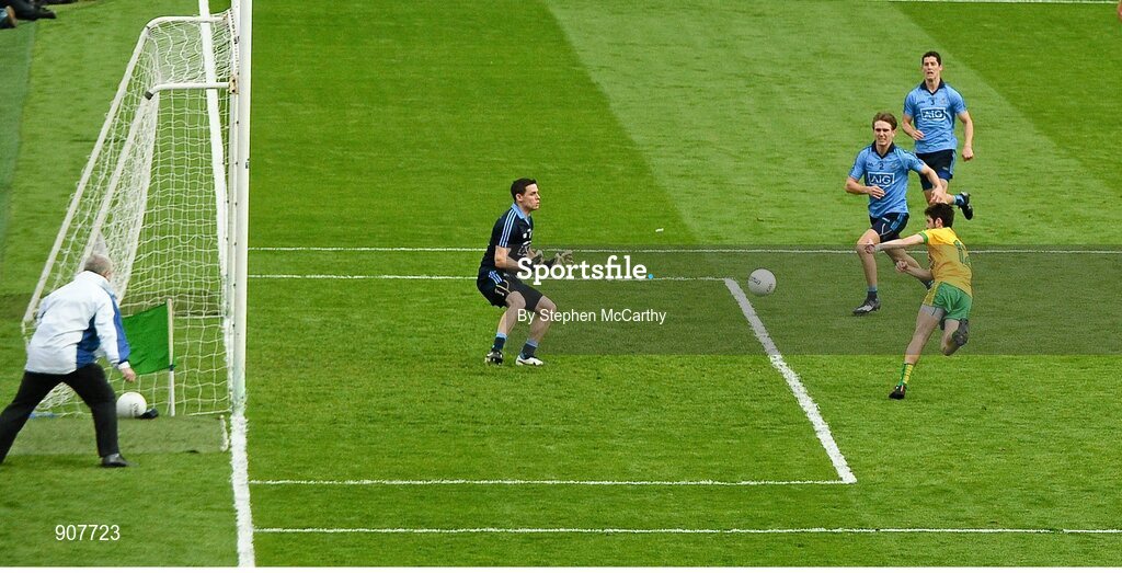 31 August 2014; Ryan McHugh, Donegal, scores his side's second goal past Dublin goalkeeper Stephen Cluxton. GAA Football All Ireland Senior Championship, Semi-Final, Dublin v Donegal, Croke Park, Dublin. Picture credit: Stephen McCarthy / SPORTSFILE