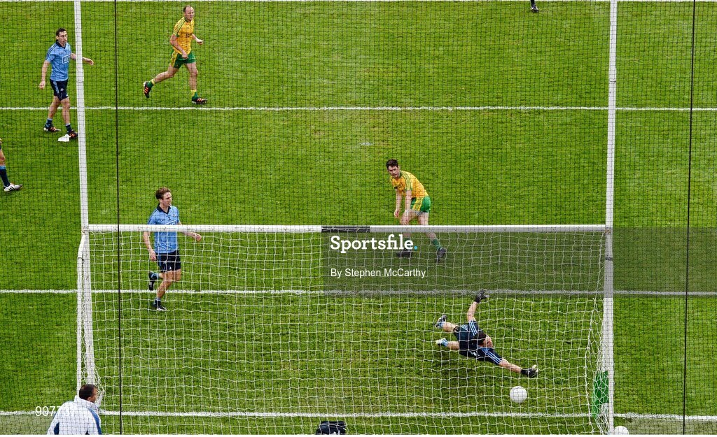 31 August 2014; Ryan McHugh, Donegal, scores his side's second goal past Dublin goalkeeper Stephen Cluxton. GAA Football All Ireland Senior Championship, Semi-Final, Dublin v Donegal, Croke Park, Dublin. Picture credit: Stephen McCarthy / SPORTSFILE